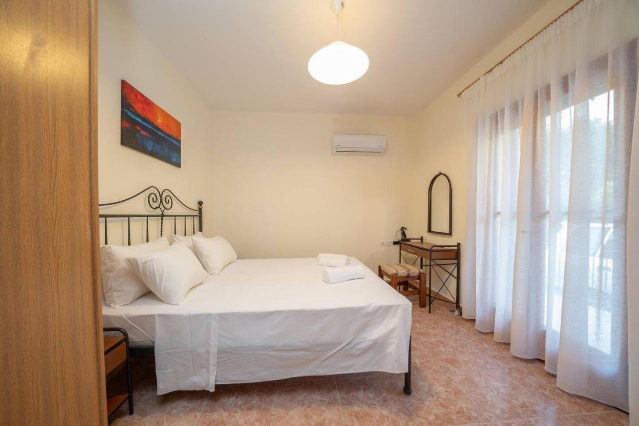Afroditi Holiday Home - Blue Apartment Svoronata Buitenkant foto