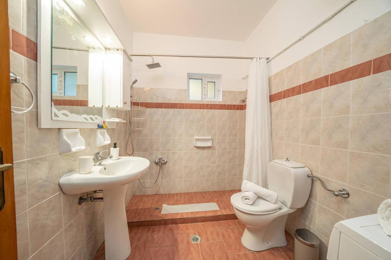 Afroditi Holiday Home - Blue Apartment Svoronata Buitenkant foto
