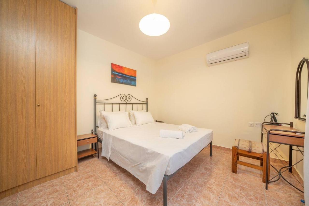 Afroditi Holiday Home - Blue Apartment Svoronata Buitenkant foto