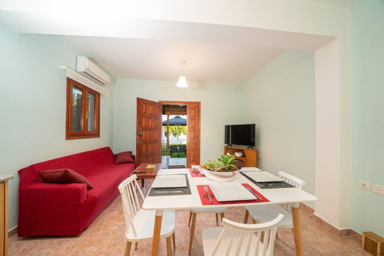 Afroditi Holiday Home - Blue Apartment Svoronata Buitenkant foto